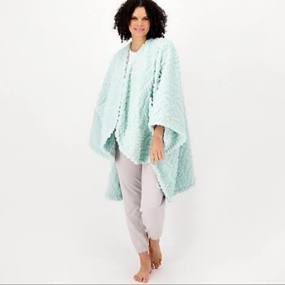 QVC Bedding Qvc Nwt Berkshire Blankets Sherpa Cape Throw Wearable